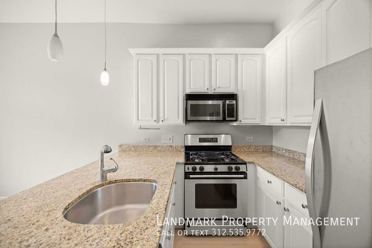 1546 N Hudson Ave Apt 2 - Photo 3 of 28