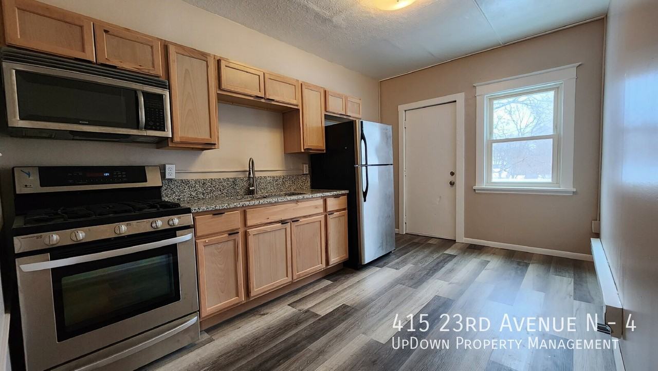 415 23rd Ave N #4 - Photo 4 of 12