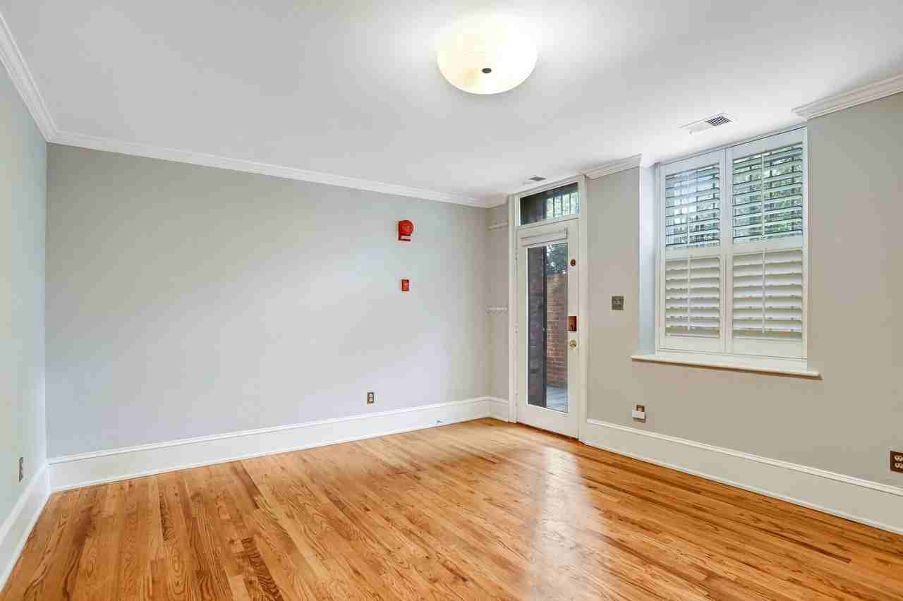 900 D St Se #2 - Photo 3 of 23