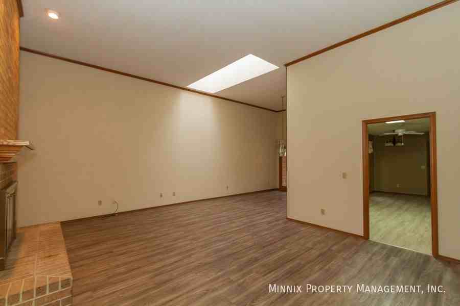 3420 Sleepy Hollow Blvd - Photo 4 of 32