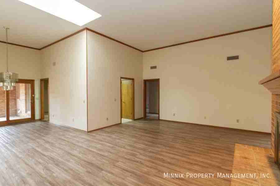 3420 Sleepy Hollow Blvd - Photo 5 of 32