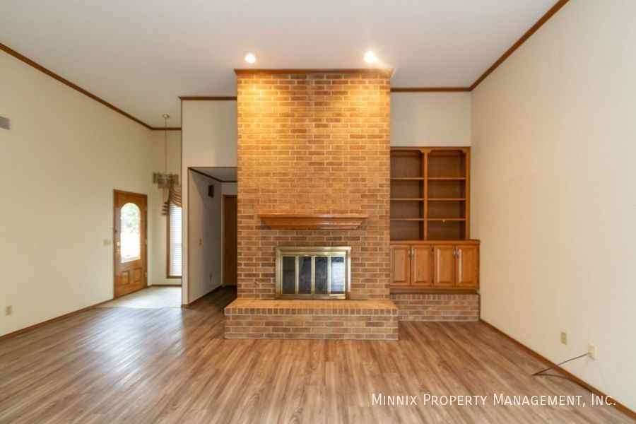 3420 Sleepy Hollow Blvd - Photo 6 of 32