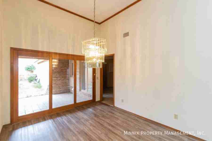 3420 Sleepy Hollow Blvd - Photo 7 of 32