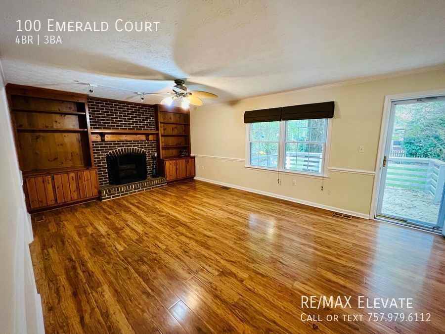 100 Emerald Ct - Photo 3 of 18