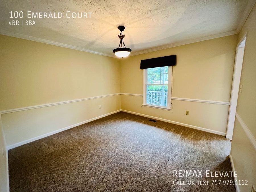 100 Emerald Ct - Photo 6 of 18