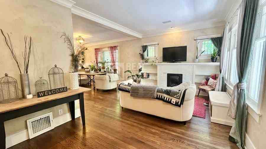 432 S Ogden St - Photo 3 of 33