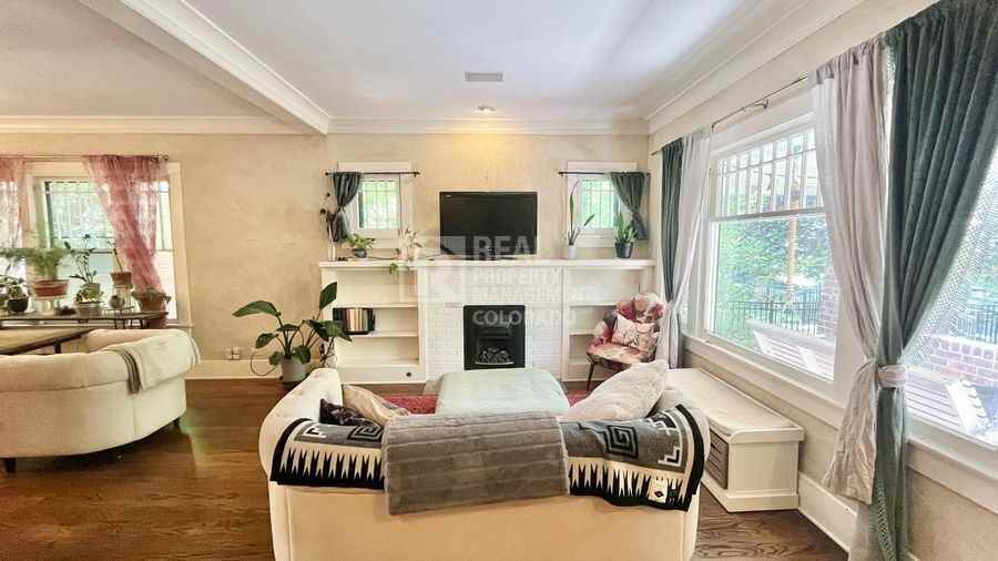 432 S Ogden St - Photo 4 of 33