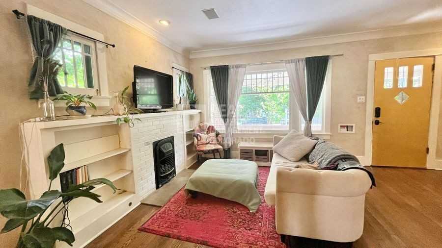 432 S Ogden St - Photo 5 of 33