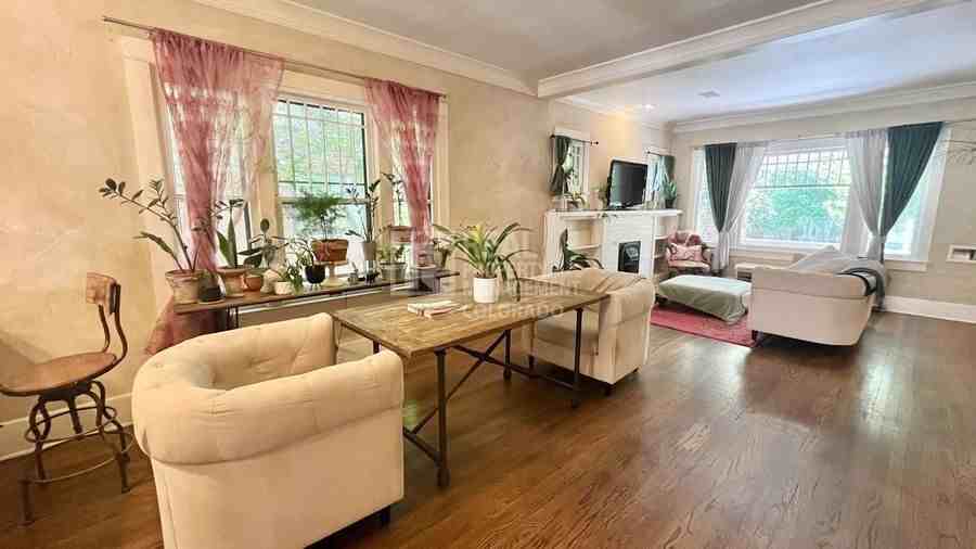 432 S Ogden St - Photo 7 of 33