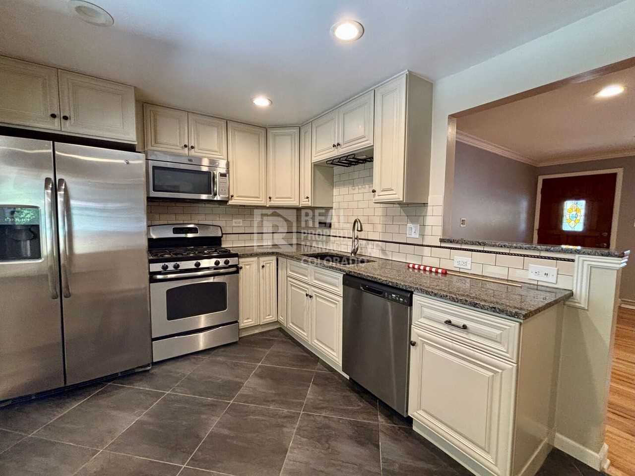 8458 Princeton St - Photo 2 of 17
