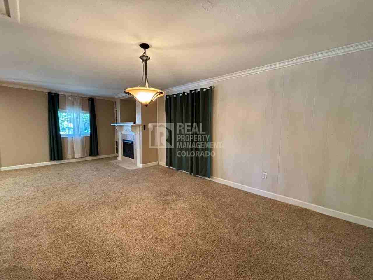 8458 Princeton St - Photo 4 of 17
