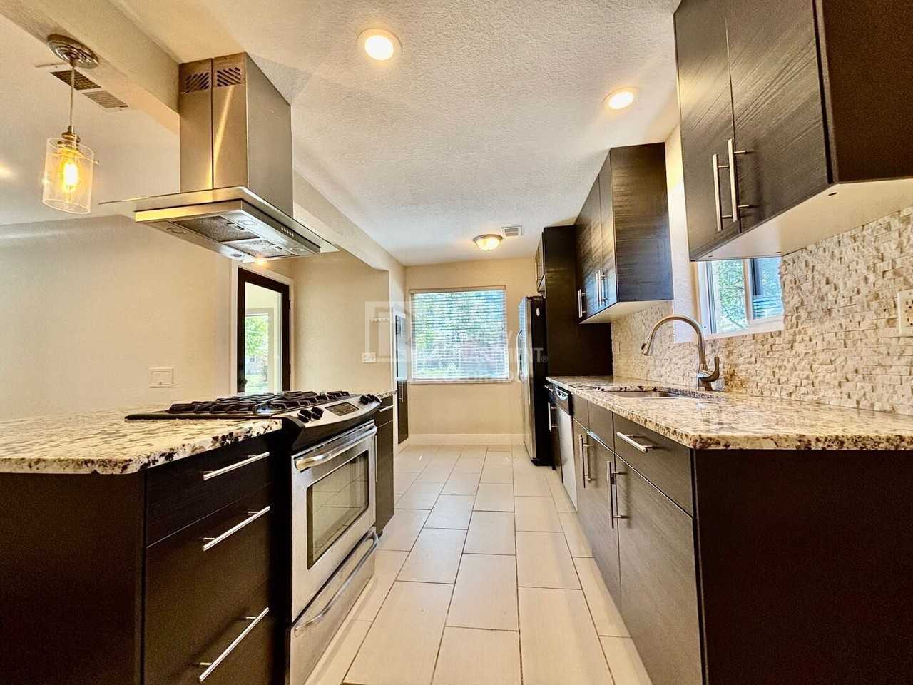 3401 Vrain St - Photo 4 of 17