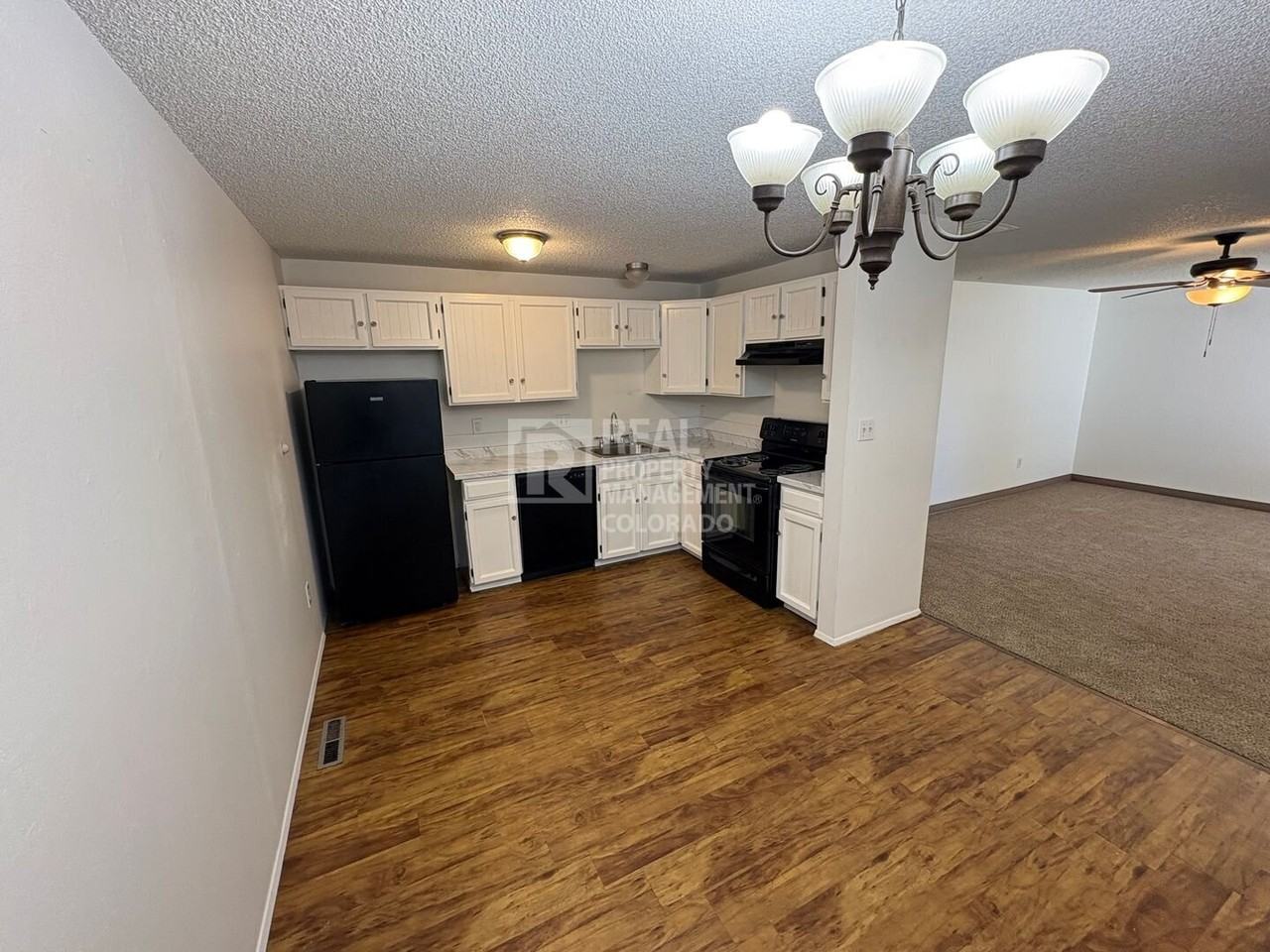 564 Jocelyn Dr - Photo 3 of 11