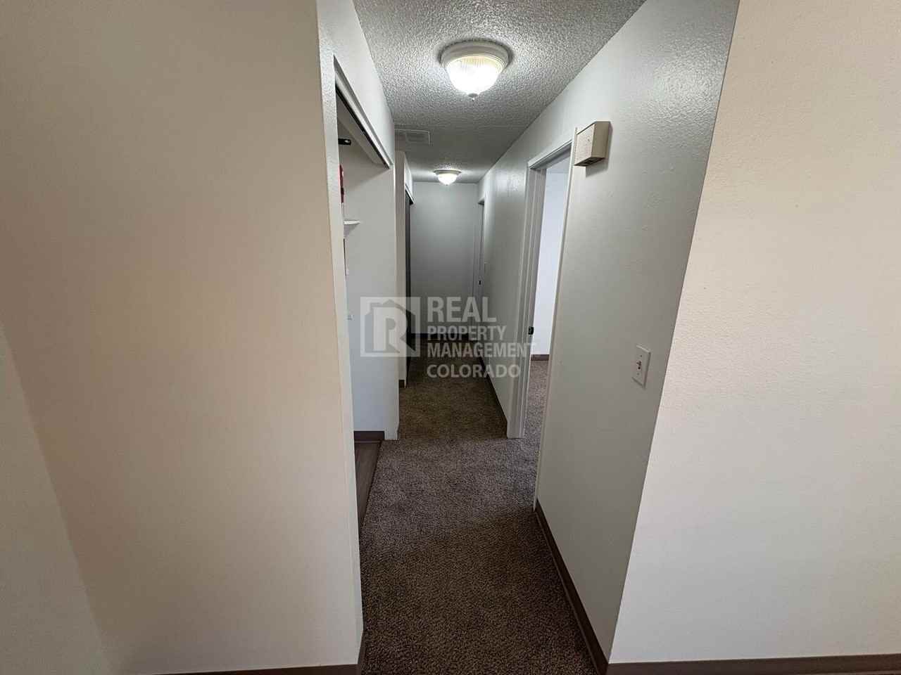 564 Jocelyn Dr - Photo 4 of 11
