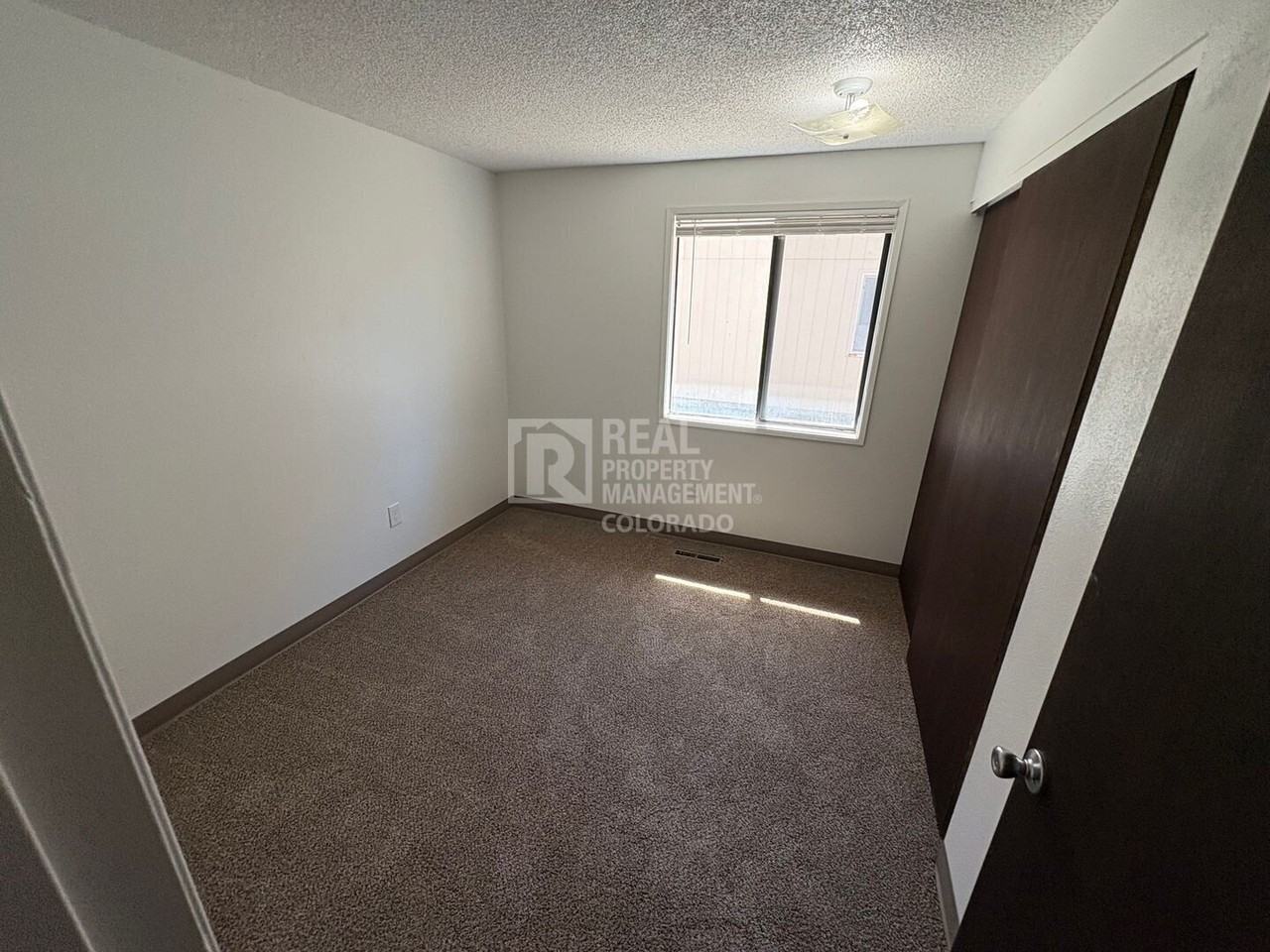564 Jocelyn Dr - Photo 5 of 11