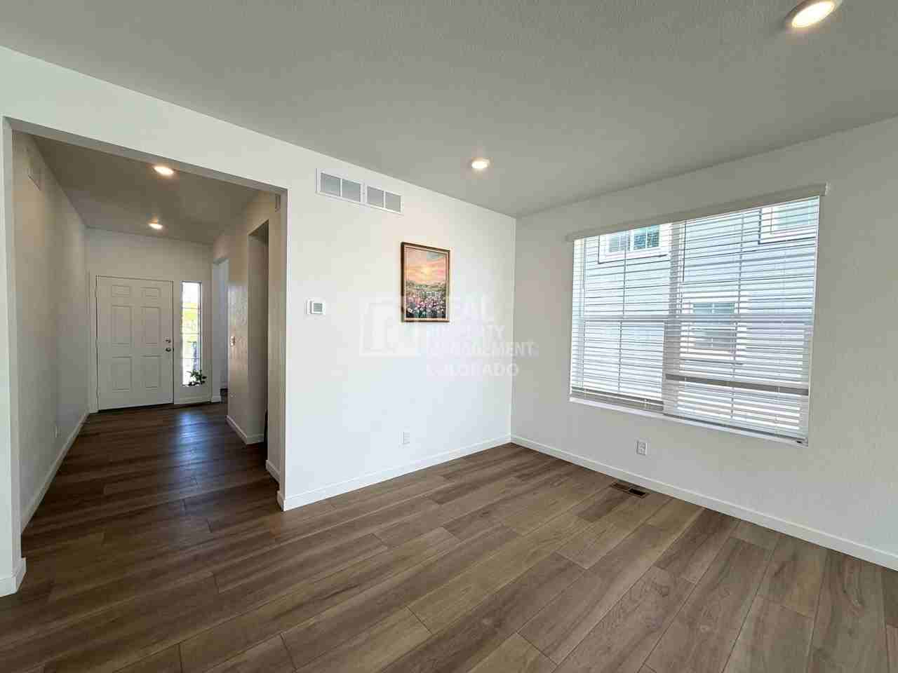 10976 Snowdon St - Photo 4 of 29