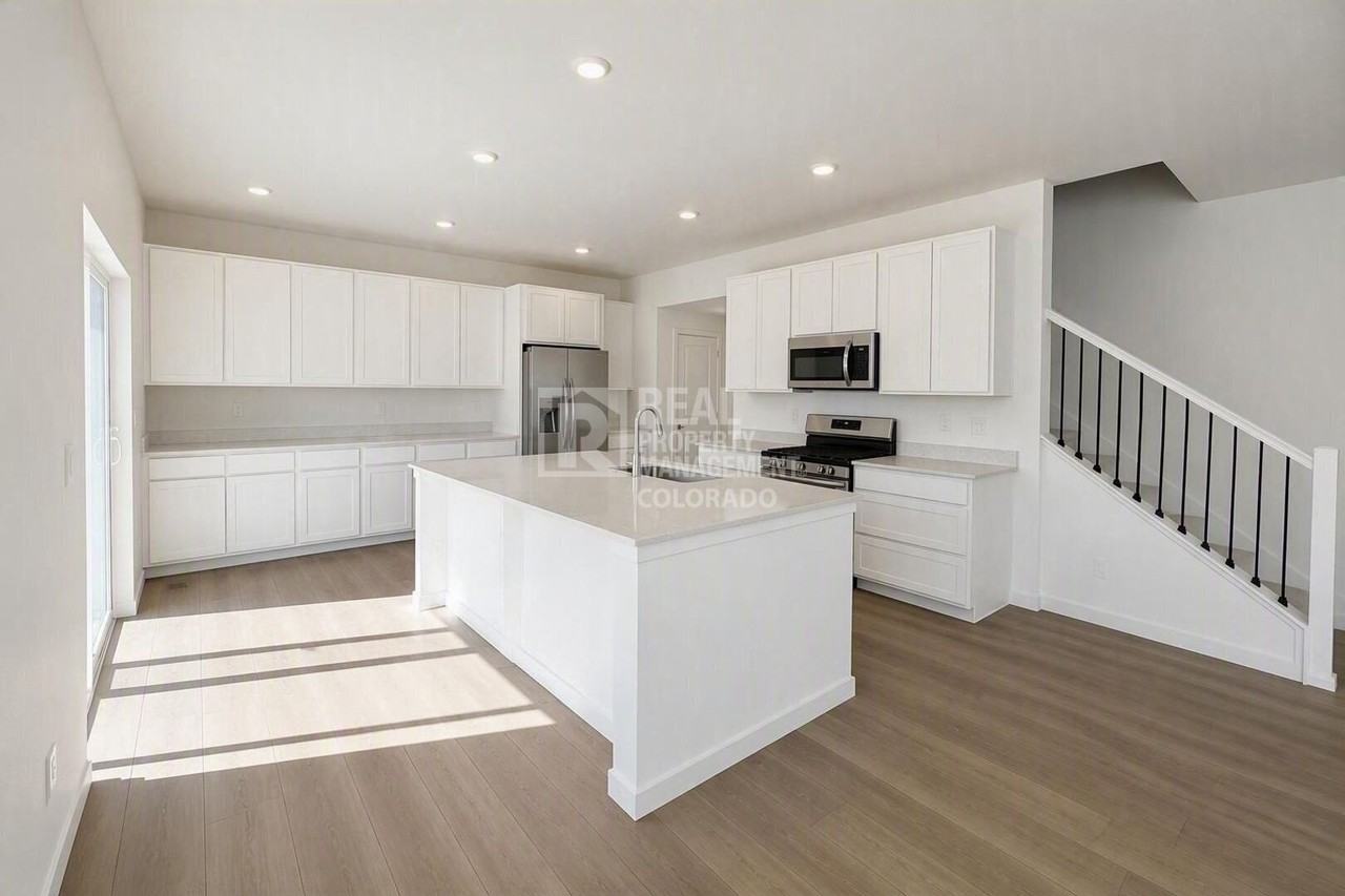 10976 Snowdon St - Photo 7 of 29