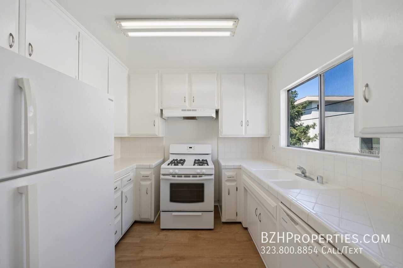 1050 S Wooster St #5 - Photo 5 of 17