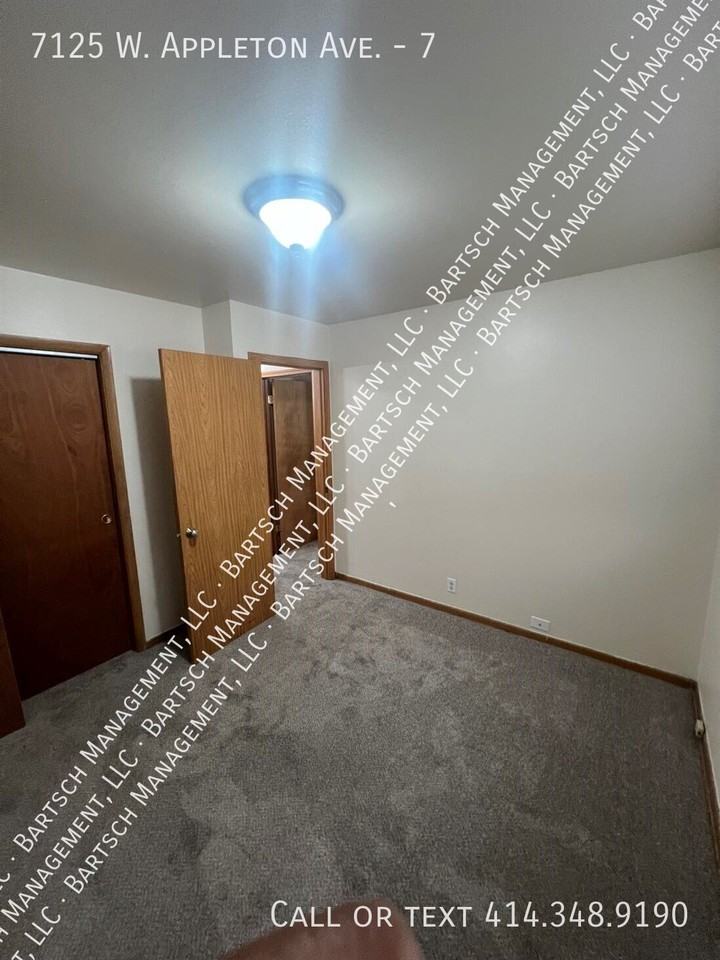 7125 W Appleton Ave #7 - Photo 5 of 9