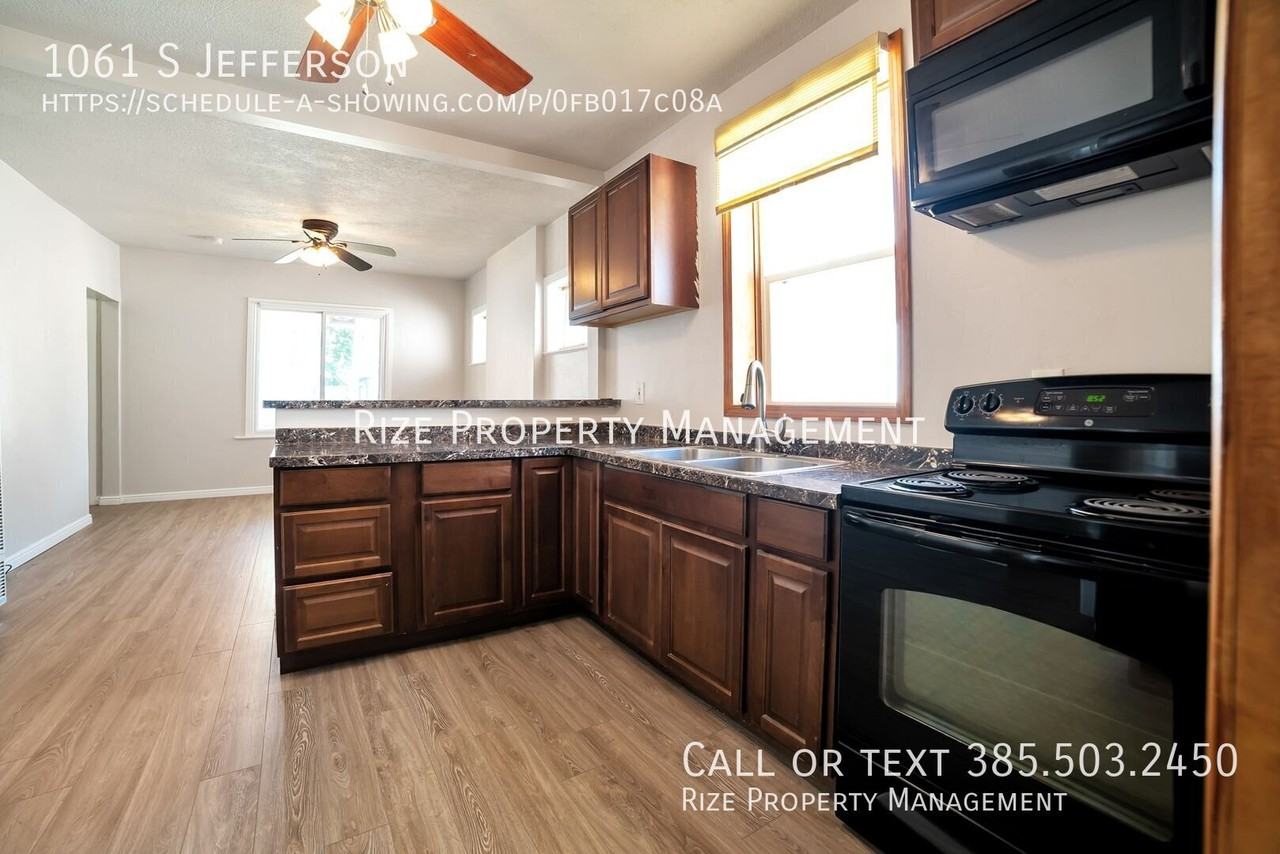 1061 S Jefferson St - Photo 2 of 14