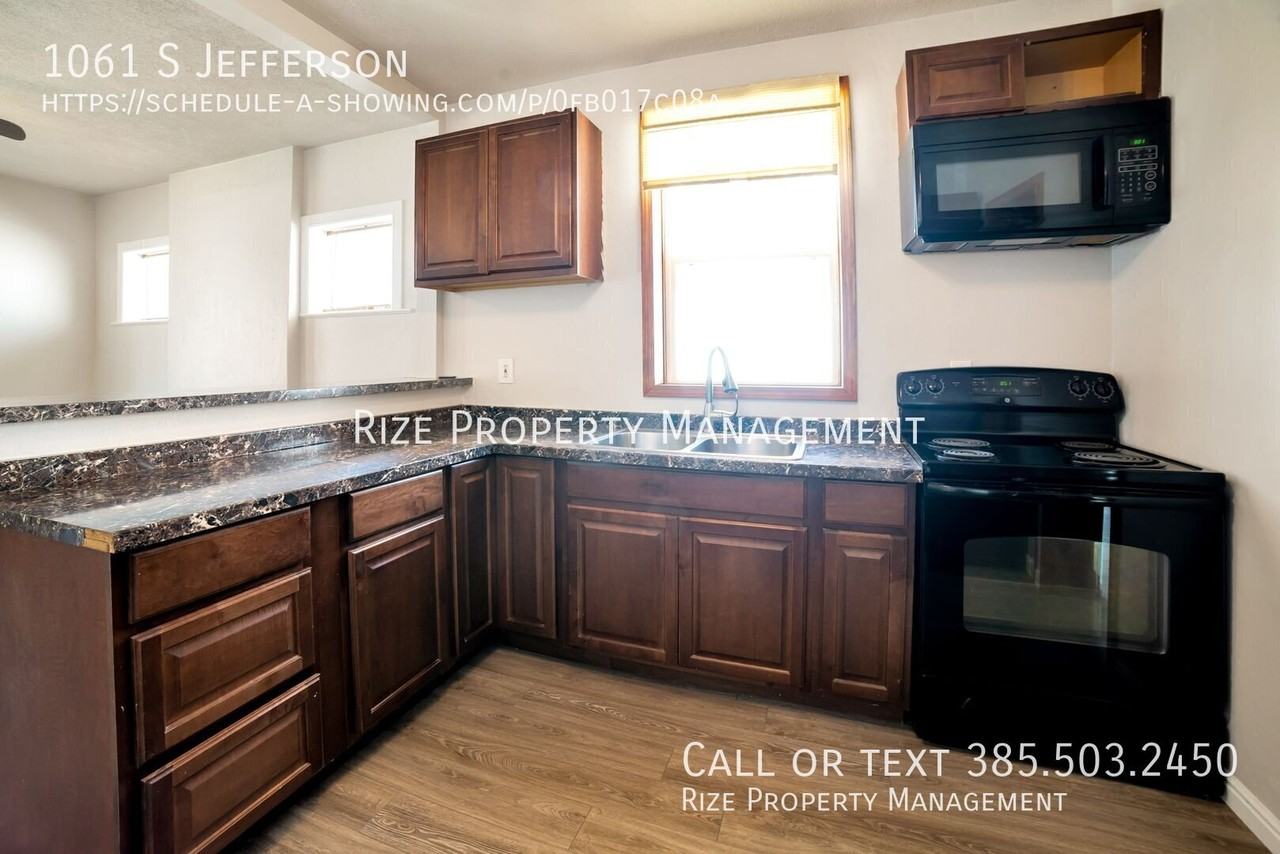 1061 S Jefferson St - Photo 3 of 14