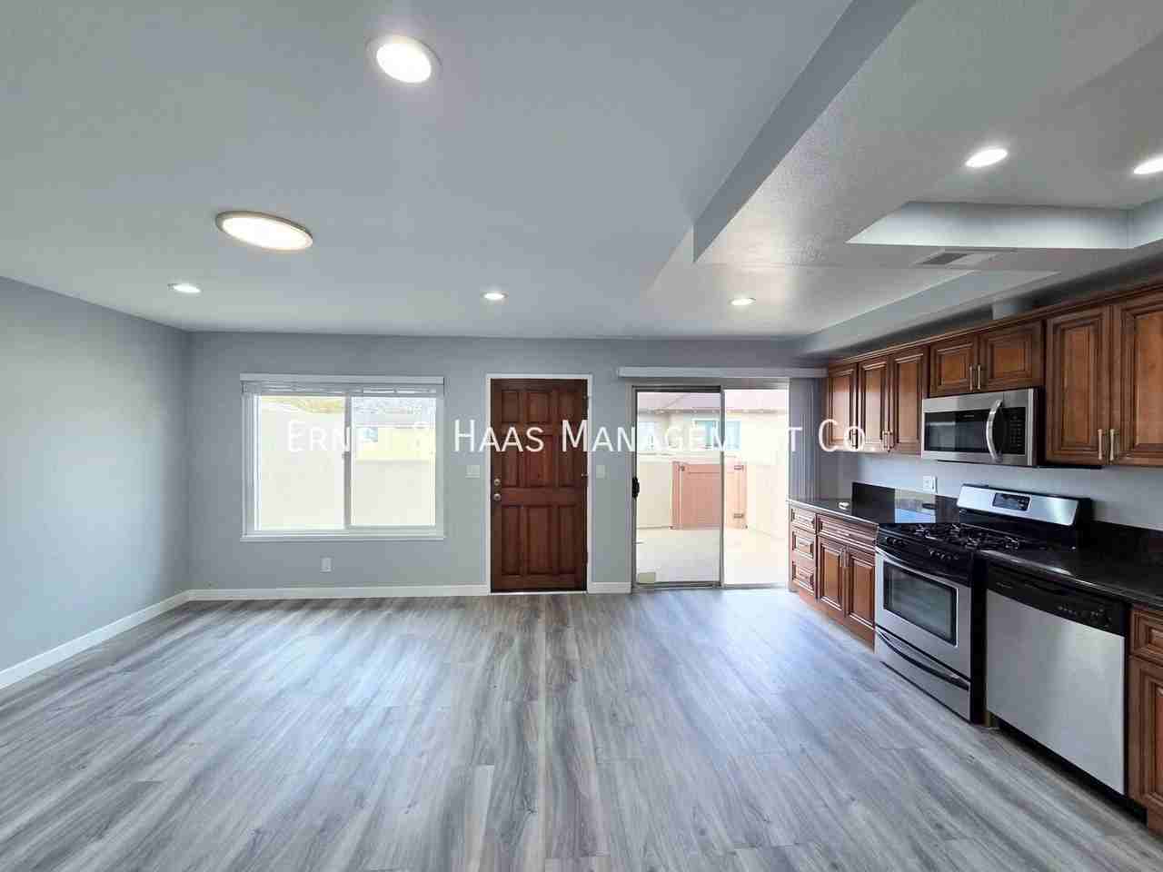 12526 Cuesta Dr - Photo 5 of 23