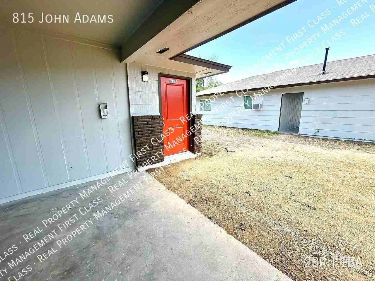 815 John Adams Dr - Photo 2 of 9