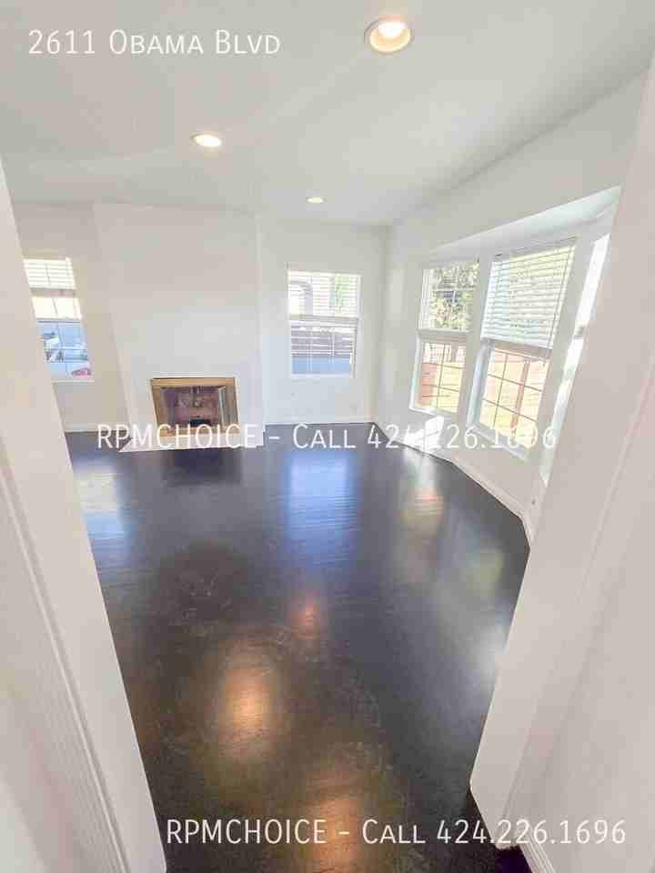 2611 Obama Blvd - Photo 6 of 47