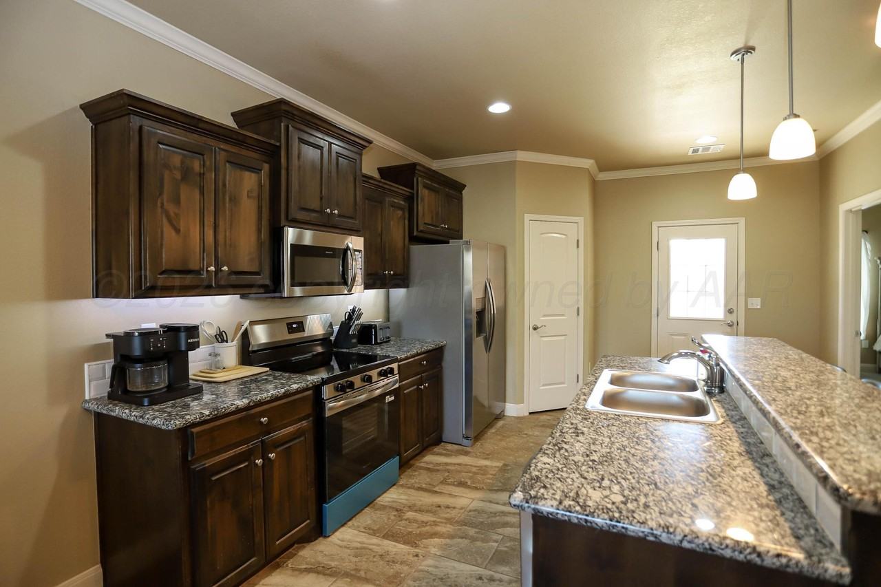 4913 Gloster St - Photo 4 of 14