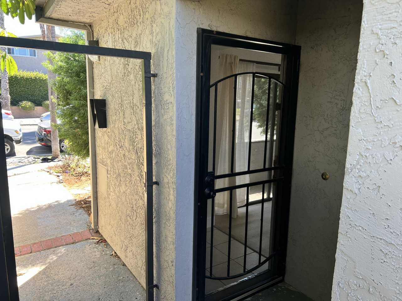 3784 Pershing Avenue - 1Unit 1 #1 - Photo 3 of 18