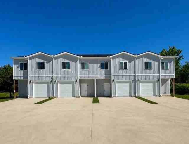 1806 Azlin Pl #B - Photo 2 of 27