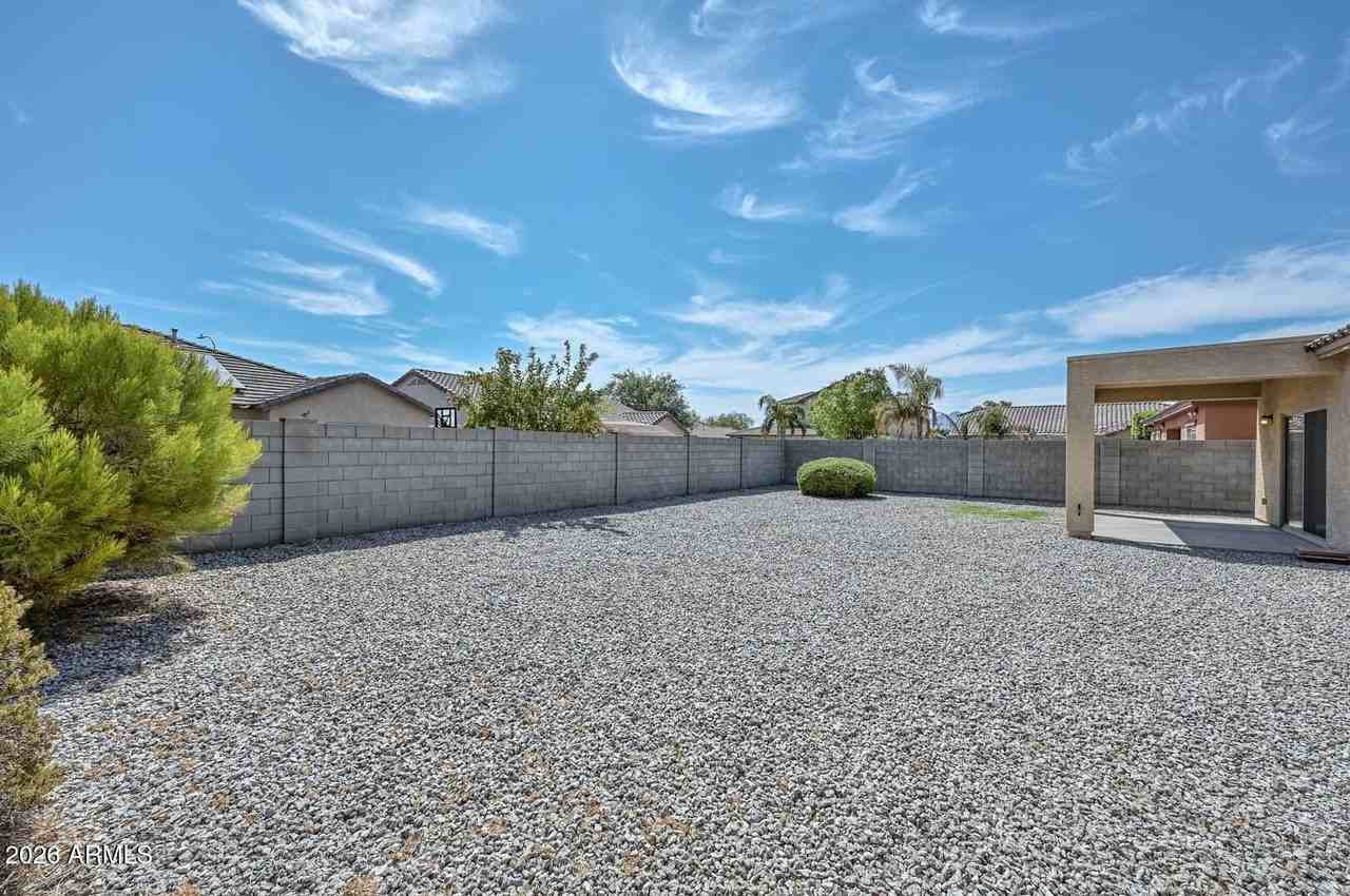 2505 S 117th Ave - Photo 6 of 48