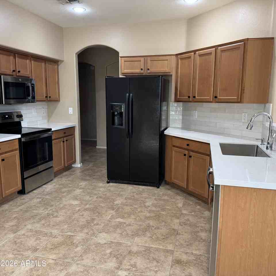 10281 W Carlota Ln - Photo 5 of 32