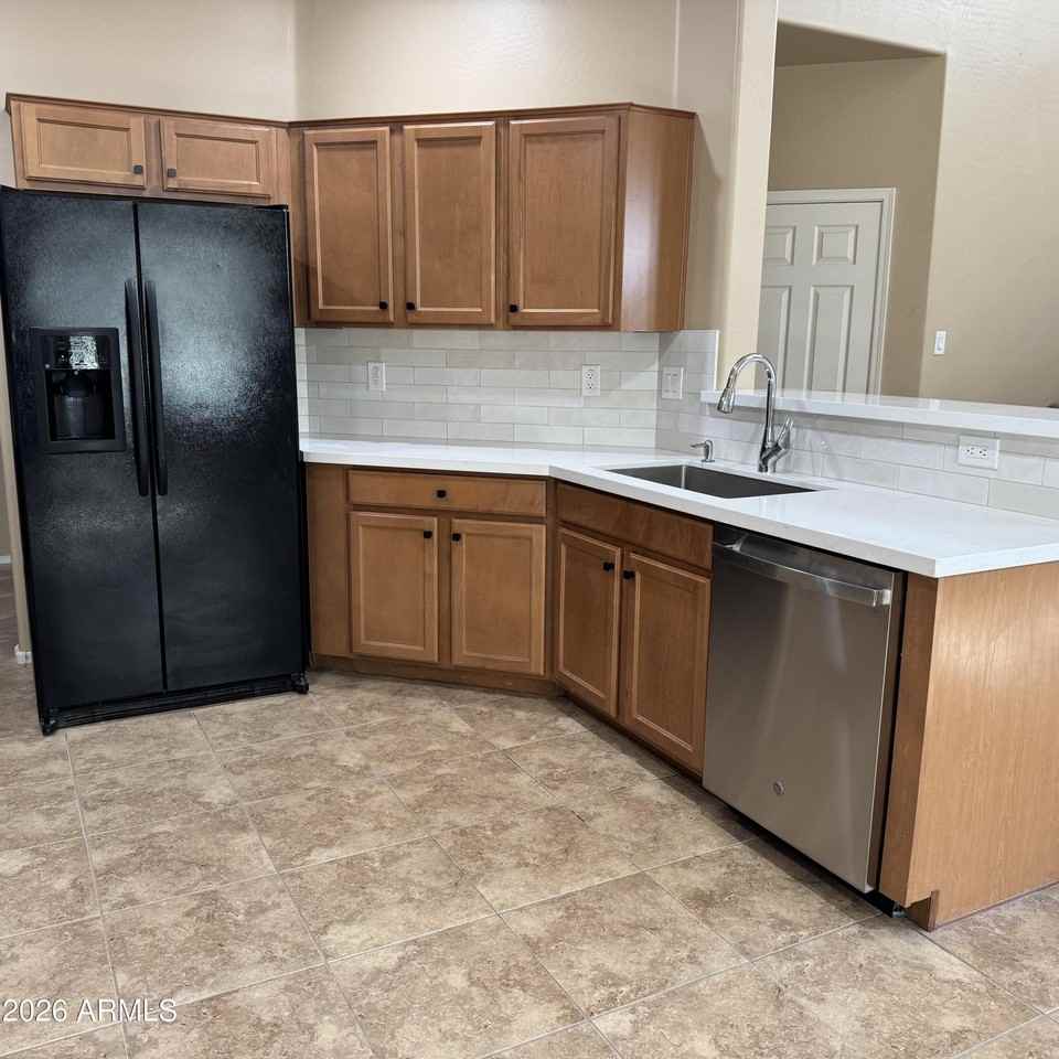 10281 W Carlota Ln - Photo 6 of 32