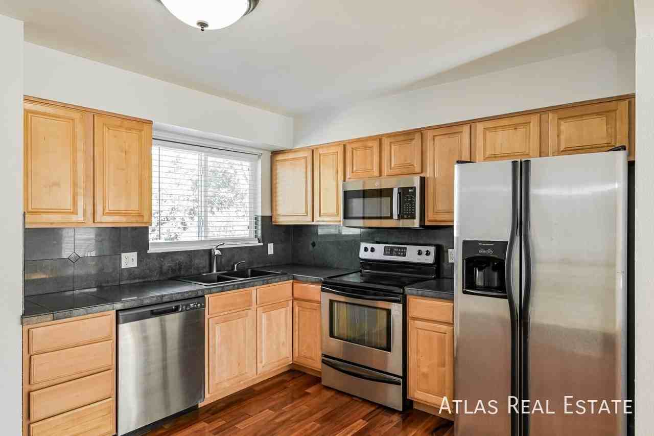 2617 S Lewiston St - Photo 3 of 23