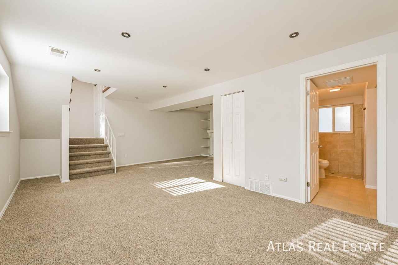 2617 S Lewiston St - Photo 4 of 23