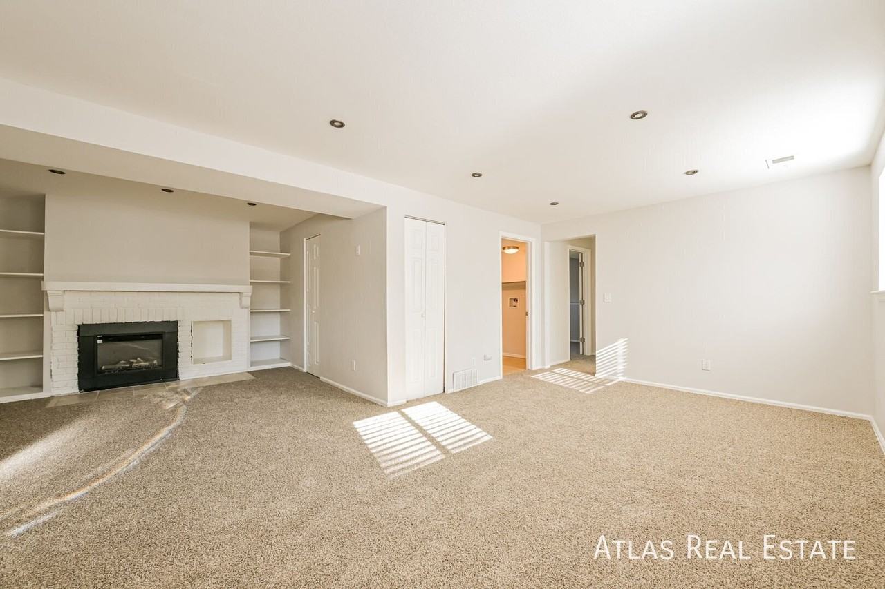 2617 S Lewiston St - Photo 6 of 23