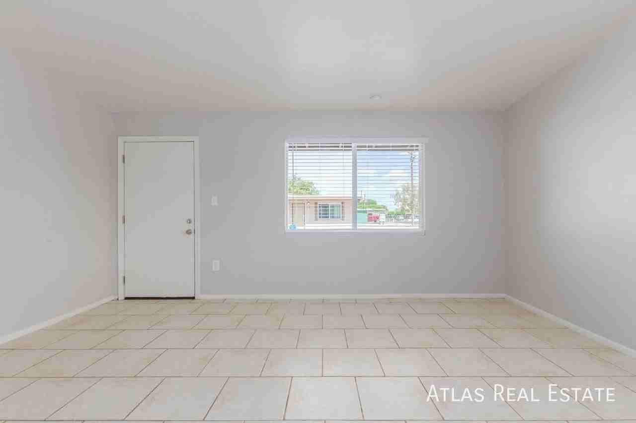 2124 W Turney Ave - Photo 4 of 16