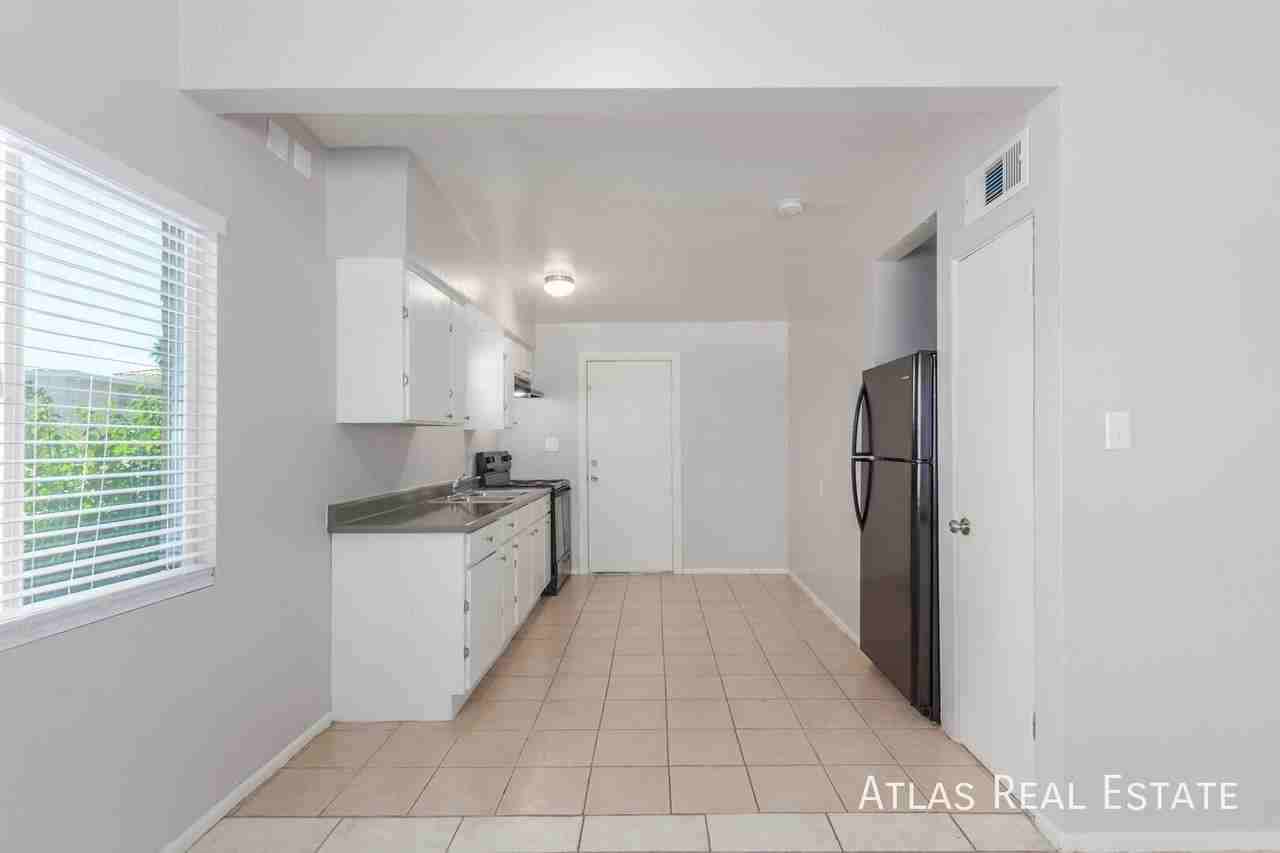 2124 W Turney Ave - Photo 5 of 16