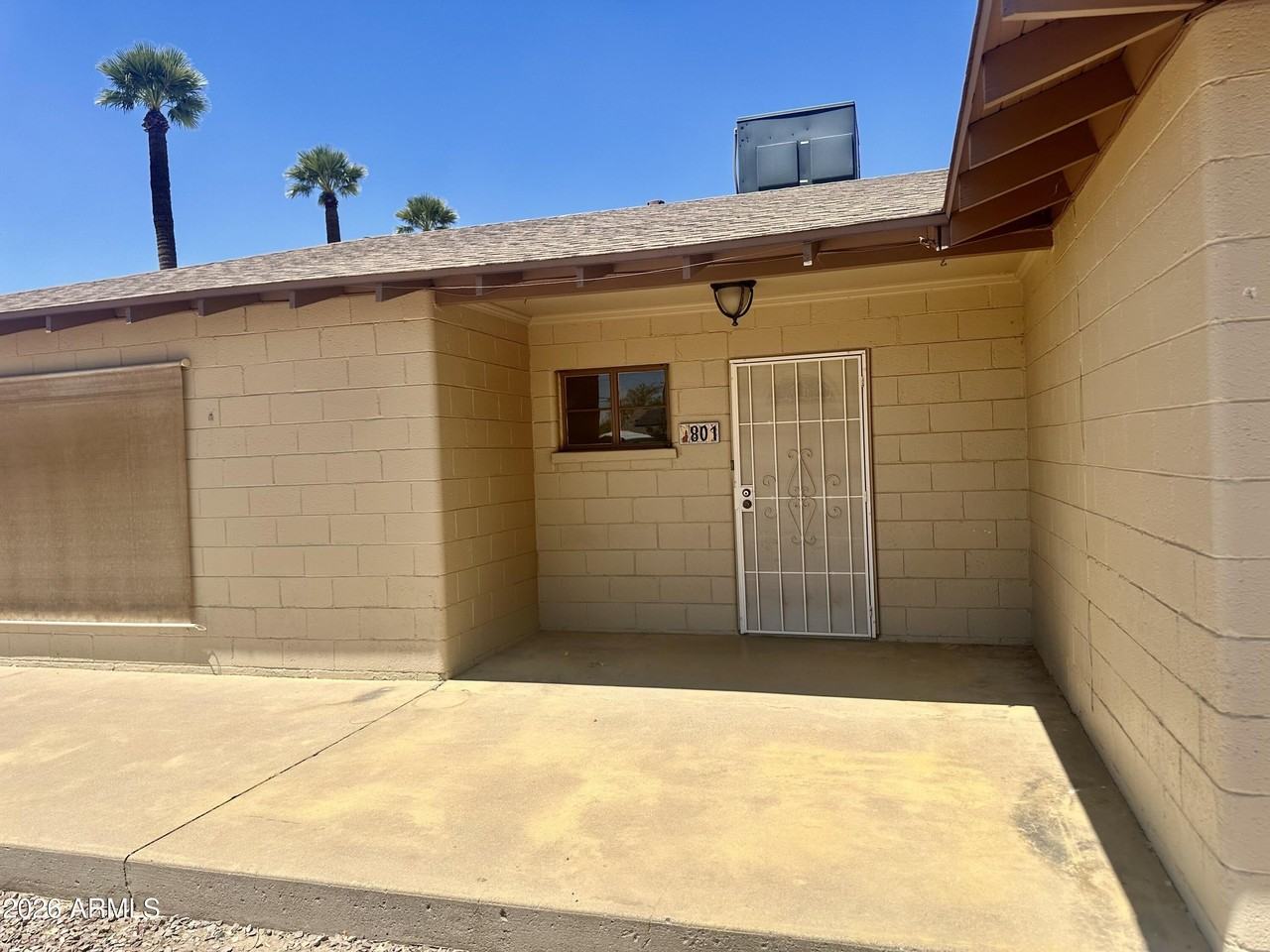 801 N Gilbert Ave - Photo 3 of 20