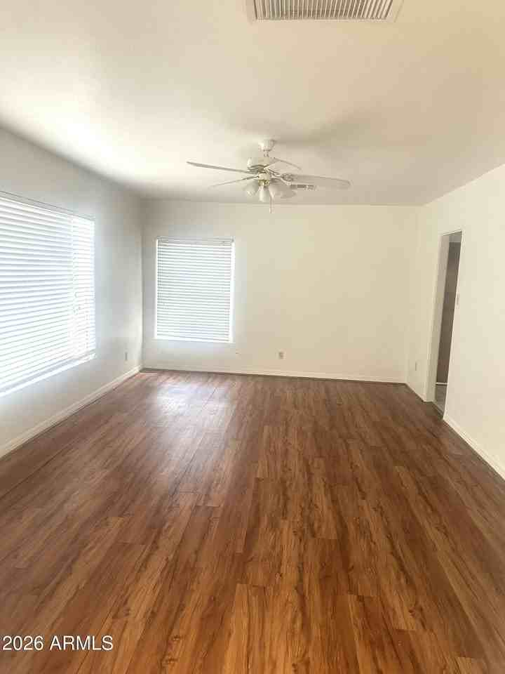 801 N Gilbert Ave - Photo 4 of 20