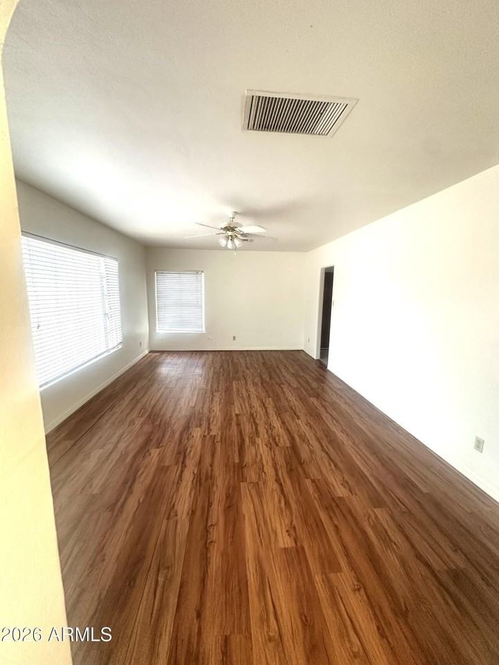 801 N Gilbert Ave - Photo 5 of 20