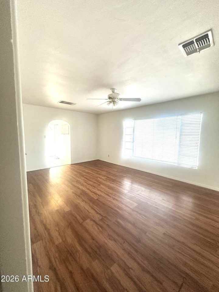 801 N Gilbert Ave - Photo 6 of 20