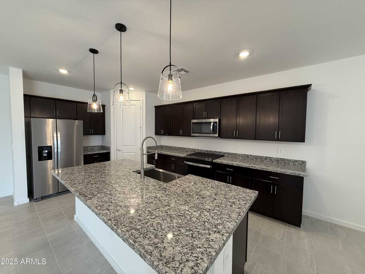 4249 W Hannah St - Photo 3 of 28