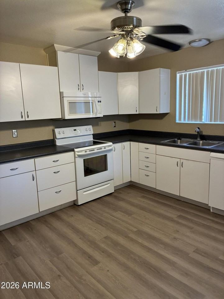 7314 E Polk St - Photo 4 of 17