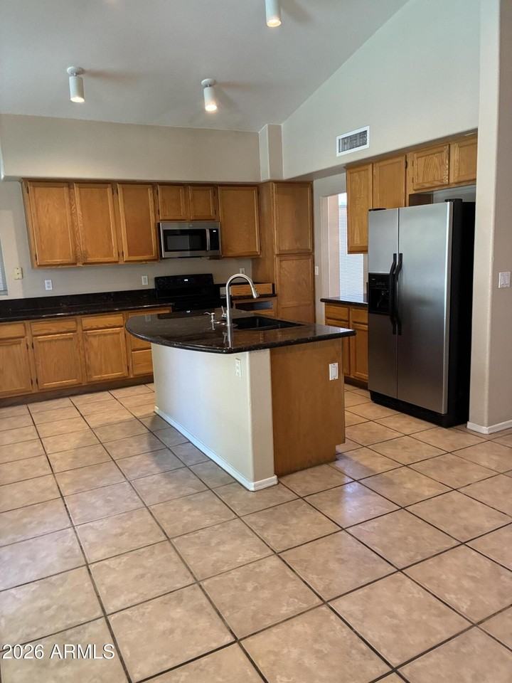 3170 W Drake St - Photo 4 of 19
