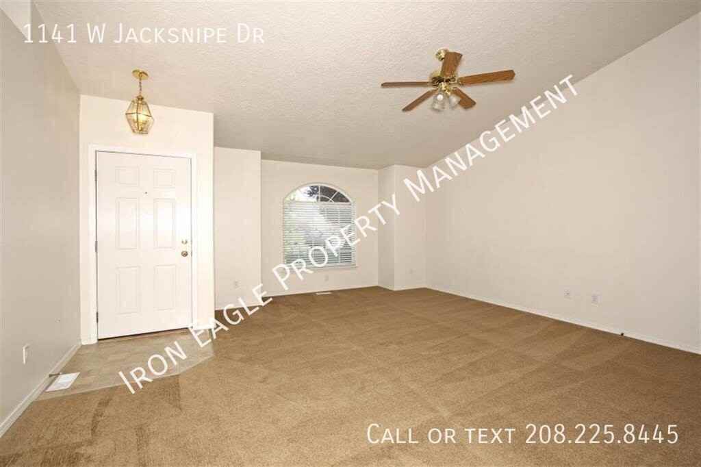 1141 W Jacksnipe Dr - Photo 2 of 10