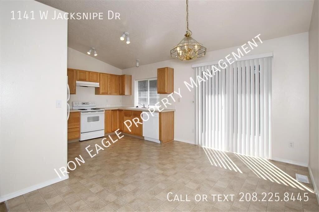 1141 W Jacksnipe Dr - Photo 5 of 10