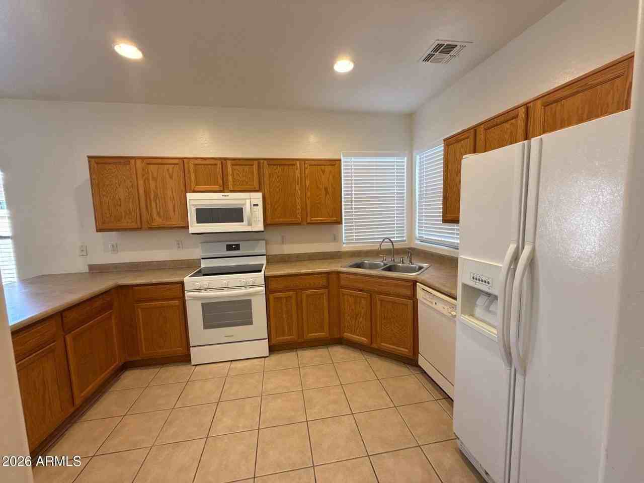 8858 W Hilton Ave - Photo 7 of 28