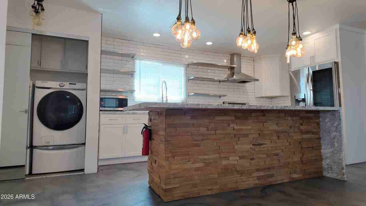 8637 E Keim Dr - Photo 5 of 18